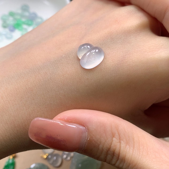 翡翠未镶嵌颈饰葫芦