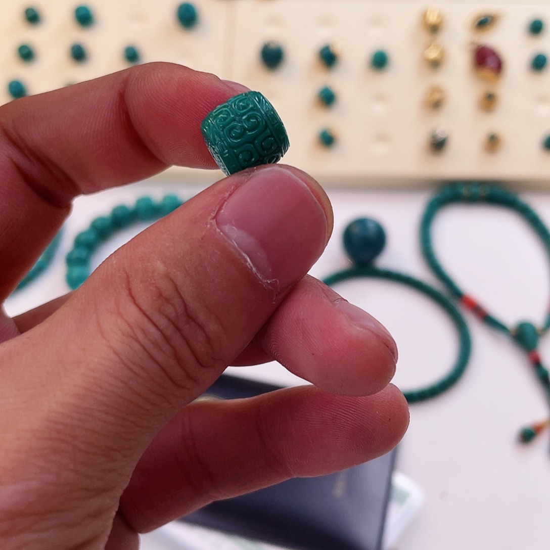 绿松石颈饰未镶嵌