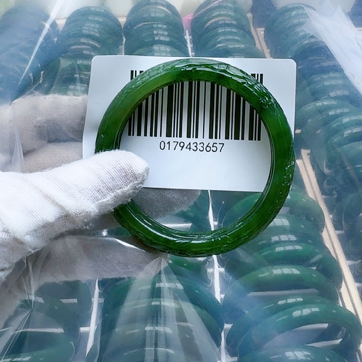 和田玉（碧玉）手镯未镶嵌57