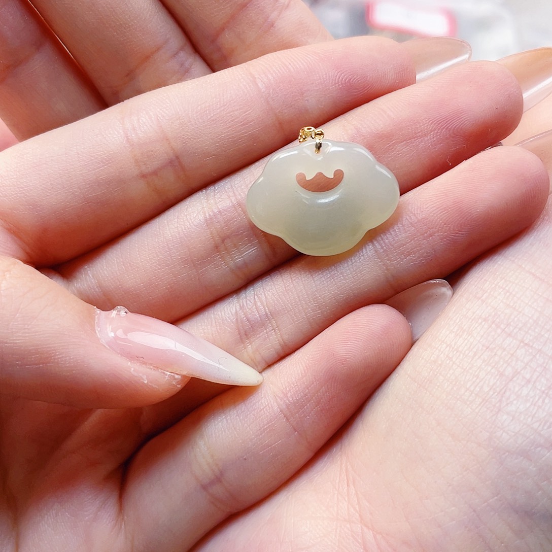 柠****和田玉22K金镶嵌吊坠(赠链)