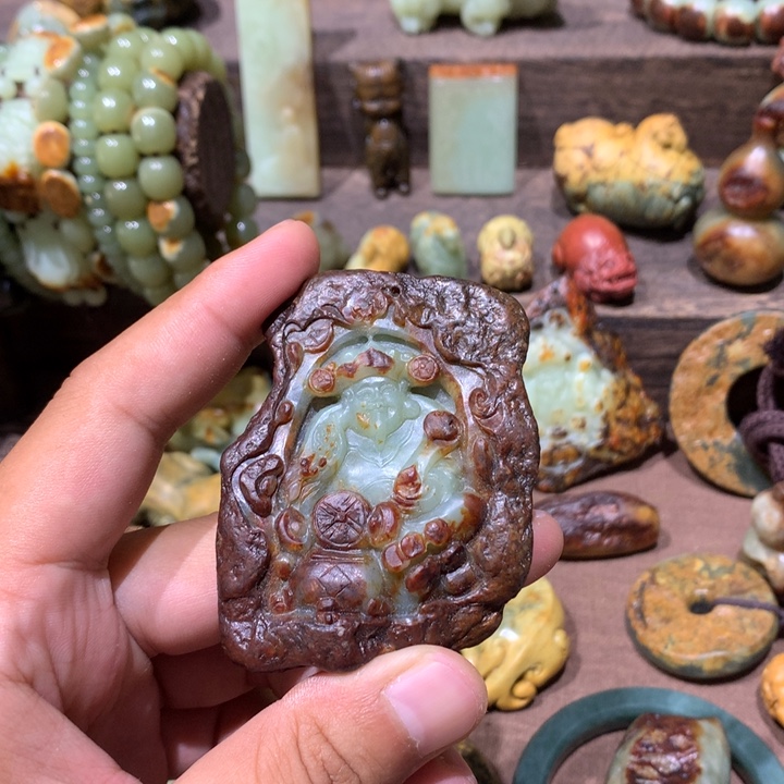 未镶嵌岫岩河磨玉（透闪石质玉）把件
