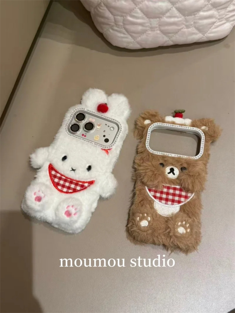 可爱毛绒红格围脖小熊兔子适用iPhone17promax手机壳16pro情侣15