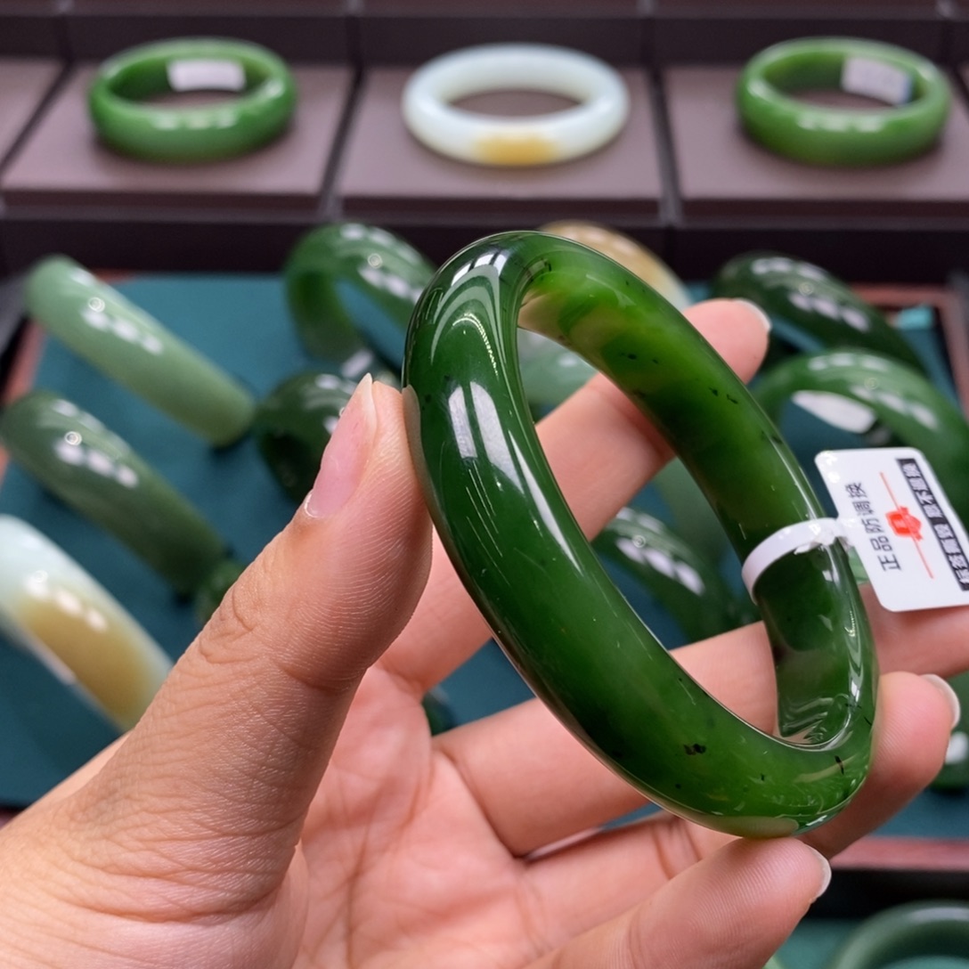 和田玉（碧玉）未镶嵌手镯