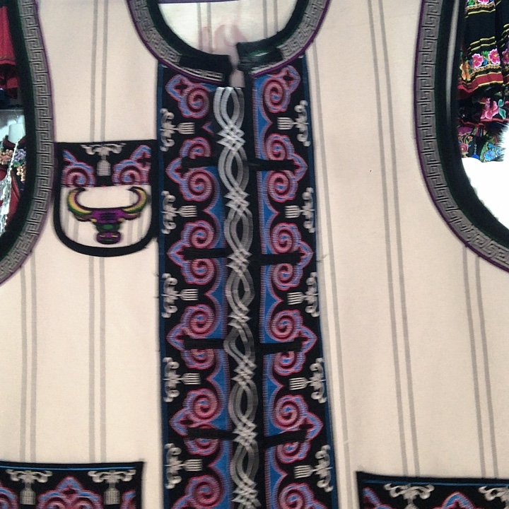 少数民族男士马甲