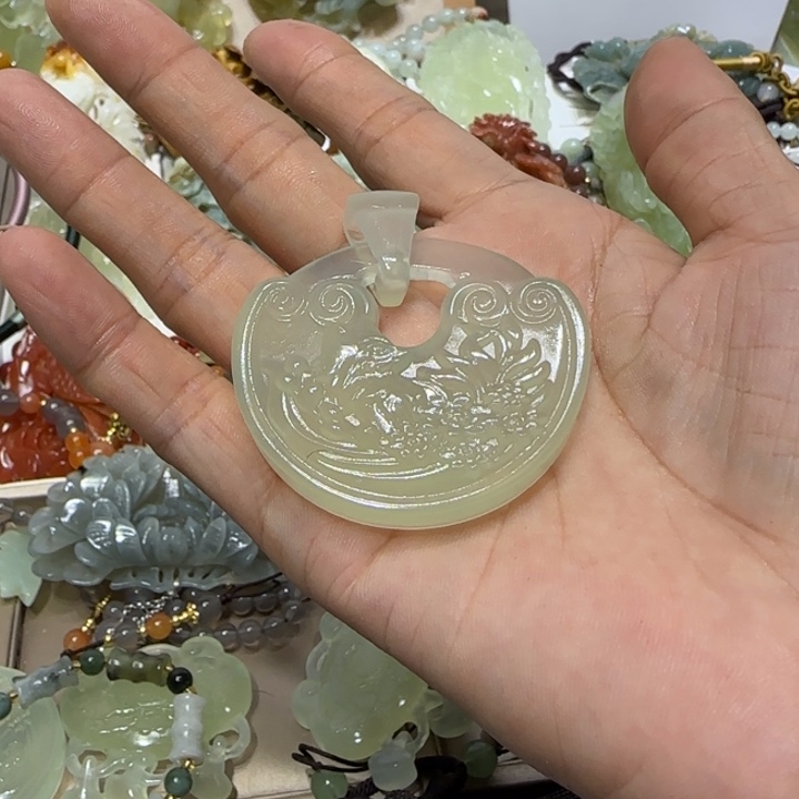 蛇纹石玉吊坠未镶嵌玲*