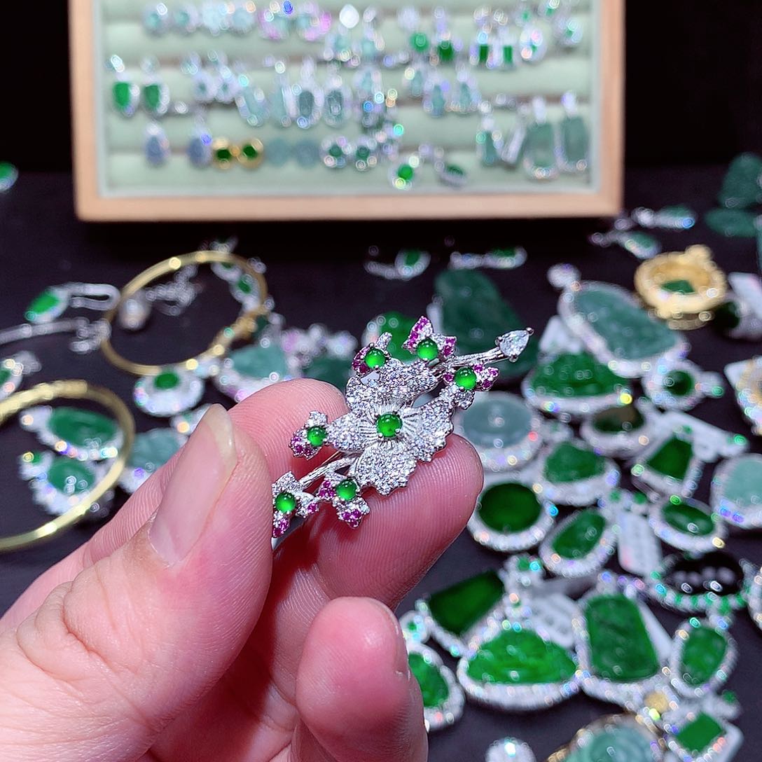 【闪购商品】翡翠吊坠(不含链)未镶嵌