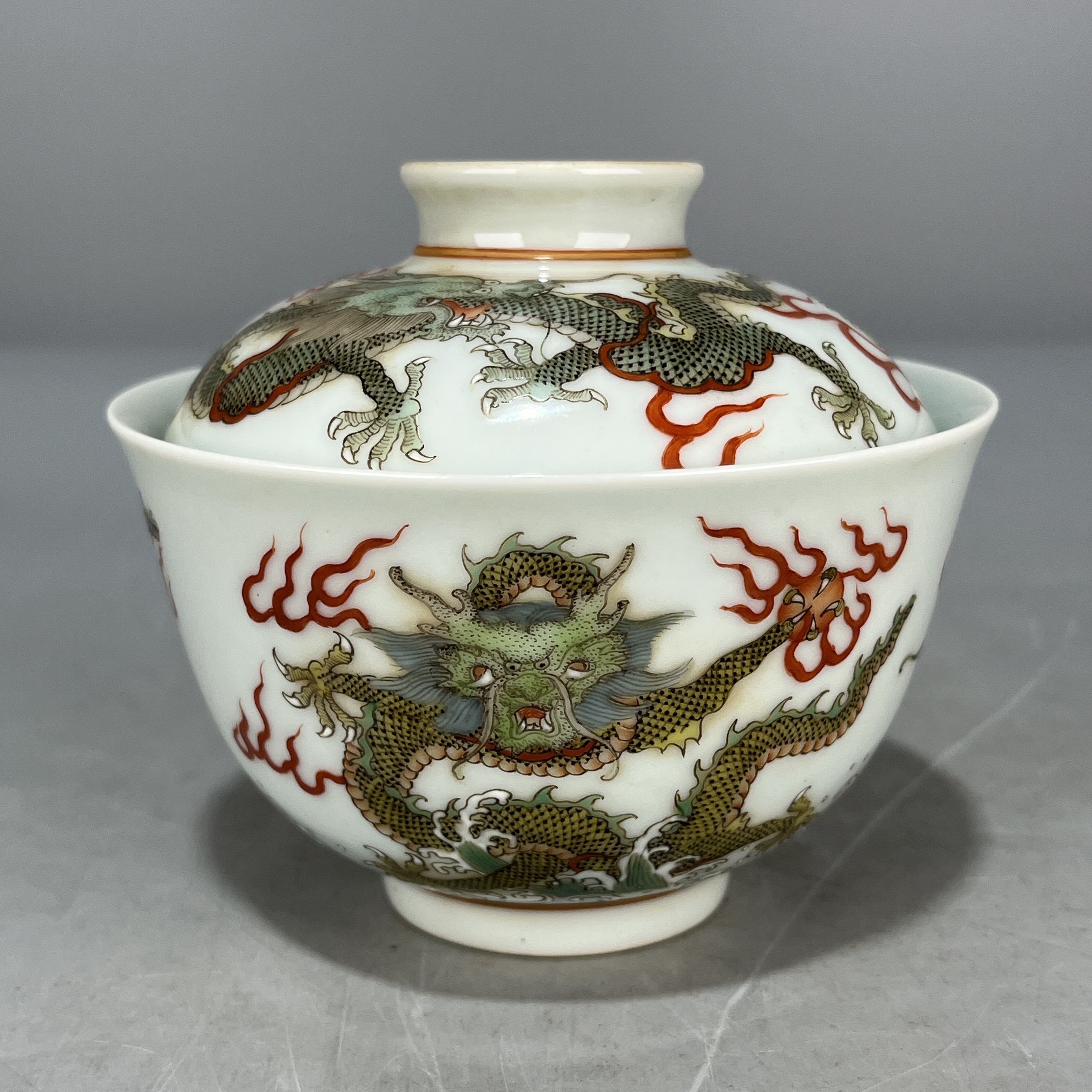 当代仿制 仿古大清乾隆年制粉彩海水龙纹盖碗