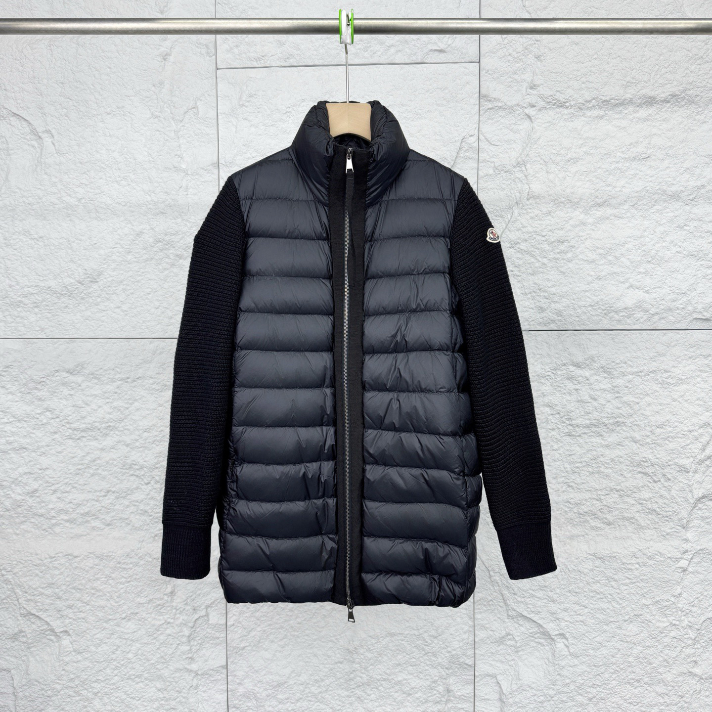 99新 MONCLER M码/针织袖拼接排骨羽绒服/17750818