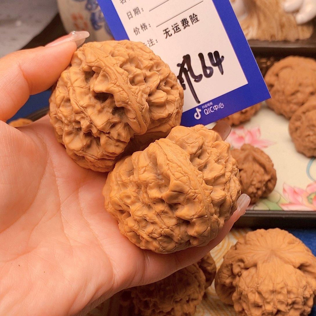 【闪购商品】吊坠文玩核桃依****?文玩核桃龙鼎64