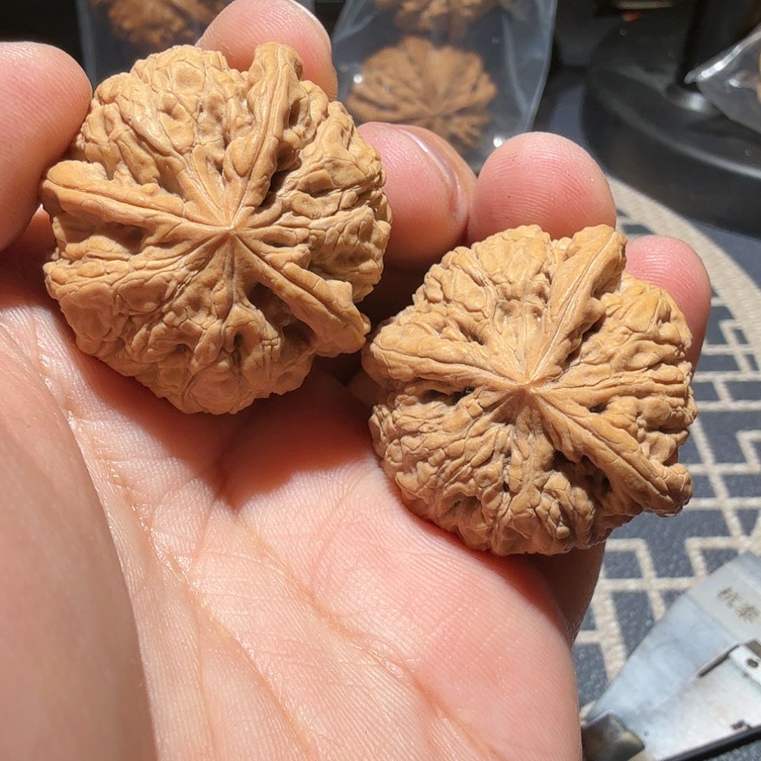 文玩核桃把件三棱