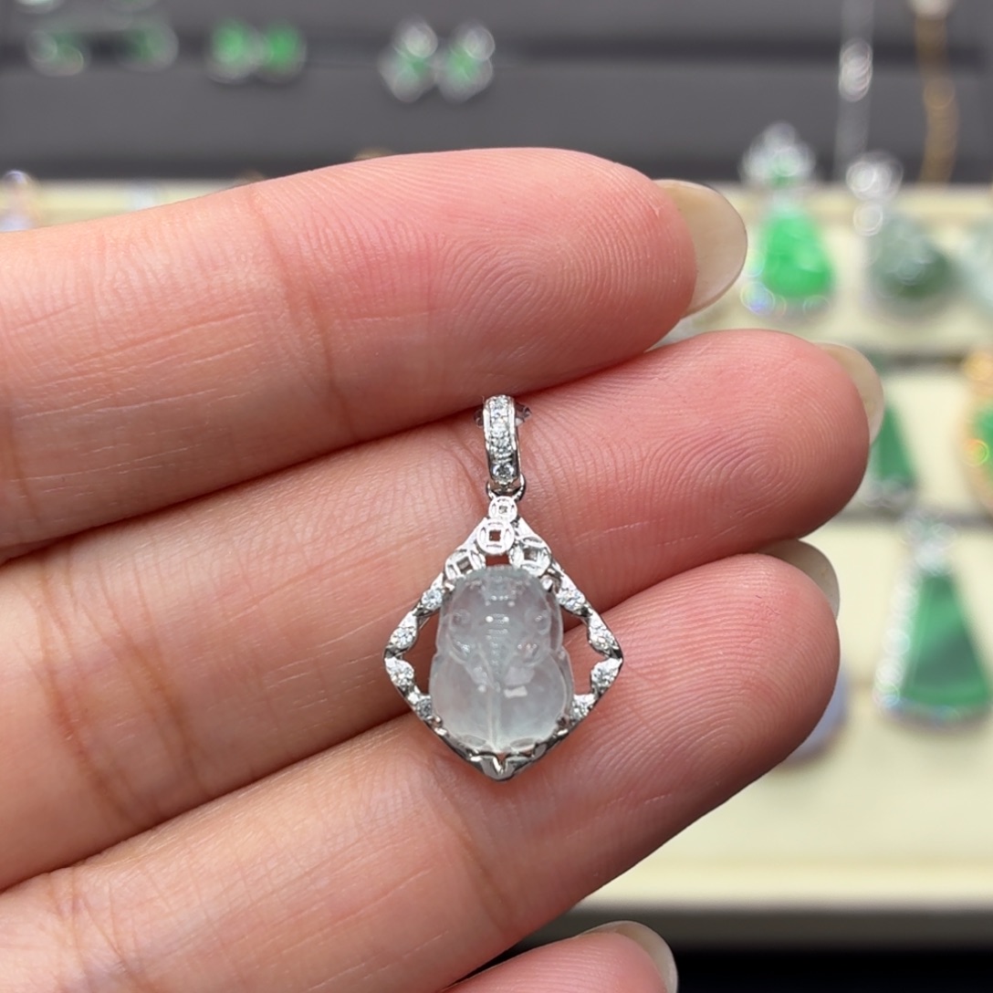 翡翠18K金镶嵌颈饰