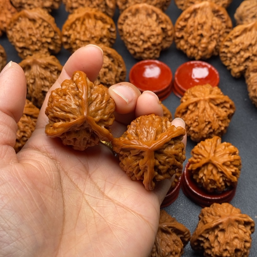 【闪购商品】文玩核桃把件色差三棱