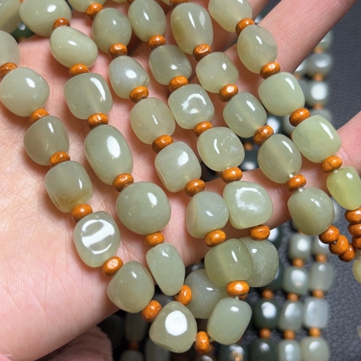 和田玉颈饰未镶嵌