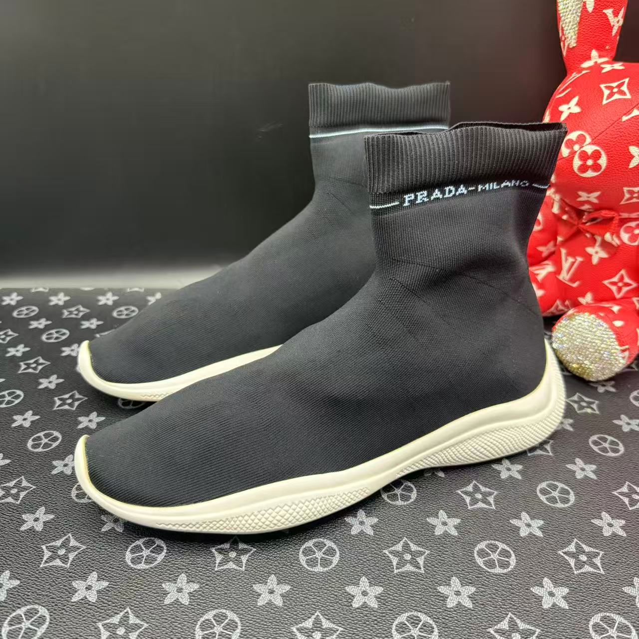 95新 Prada/普拉达 男士黑色帆布高帮鞋38.5欧码 ddm2871