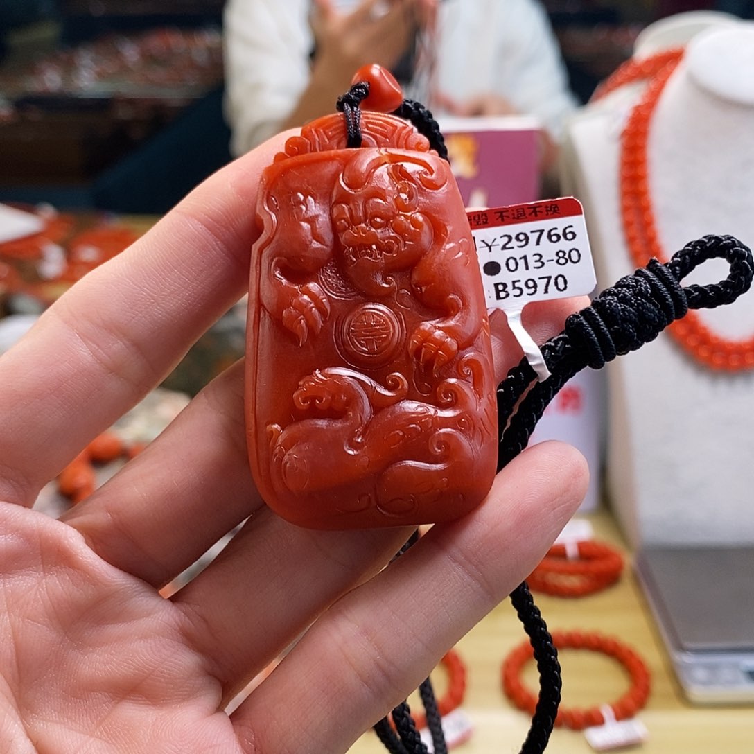 未镶嵌雕刻件  mm  多样性发一南红玛瑙