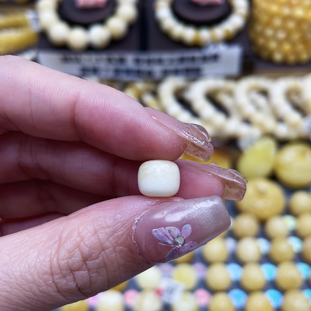 琥珀珠宝奇石未镶嵌9.2×7.9mm瑕疵