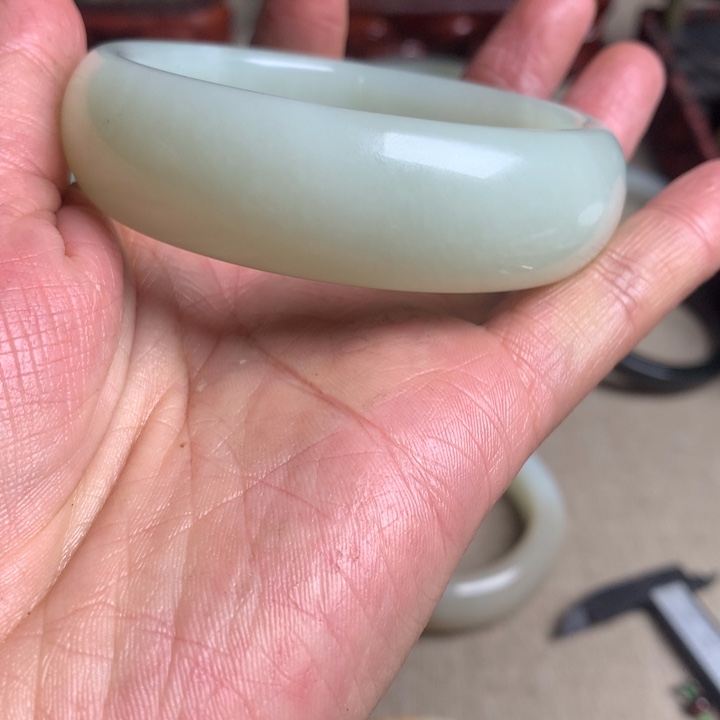 四***喜和田玉（糖玉）未镶嵌手镯