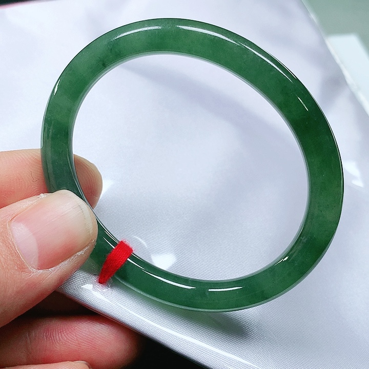 翡翠手镯未镶嵌翡翠手镯未镶嵌 满绿贵妃