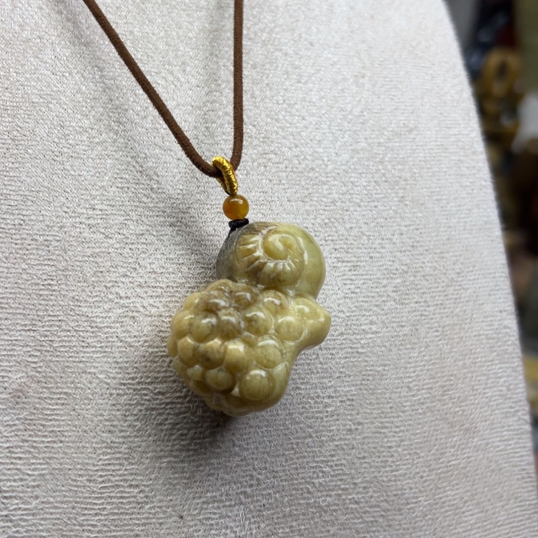 岫玉未镶嵌颈饰辽阳料小羊