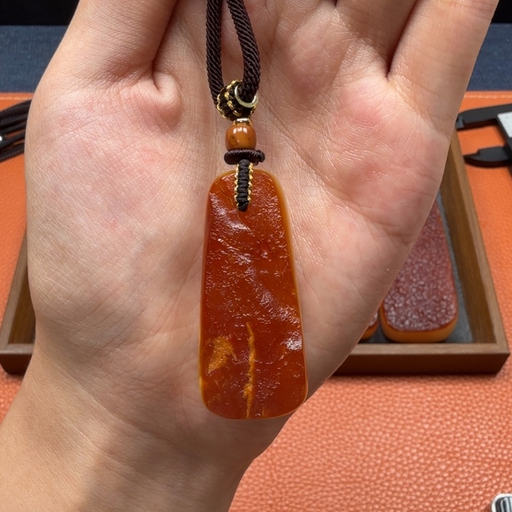 蜜蜡未镶嵌吊坠(赠链)