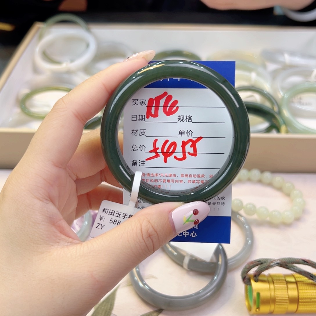 未镶嵌手镯和田玉