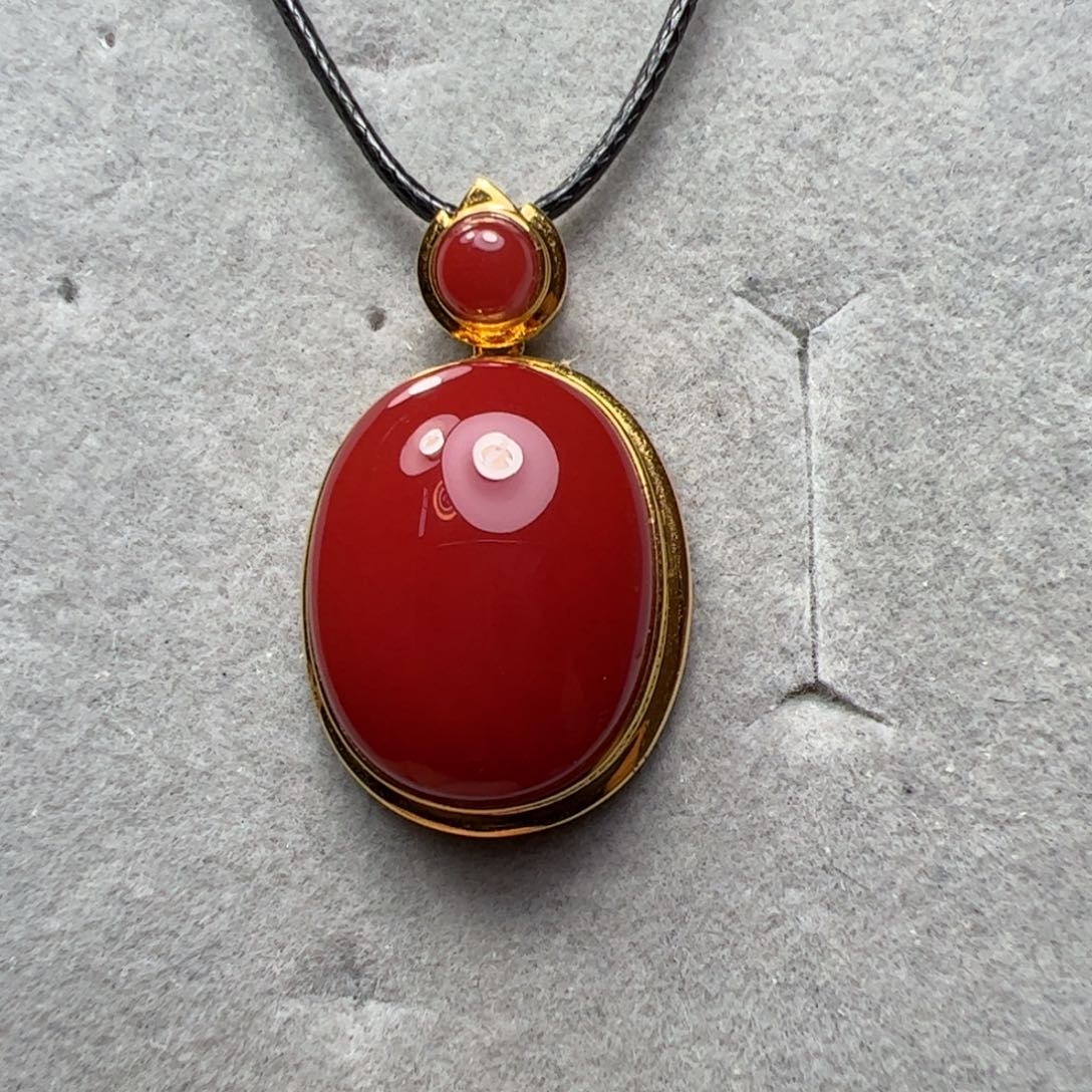 18K金镶嵌吊坠南红玛瑙