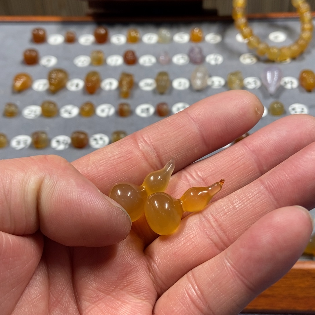 用***6玛瑙/玉髓合金颈饰葫芦