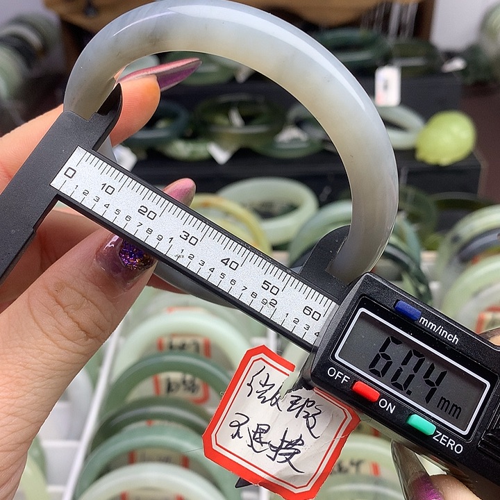 蛇纹石玉手镯未镶嵌1042
