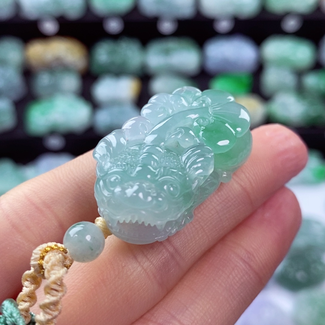 翡翠颈饰未镶嵌天然