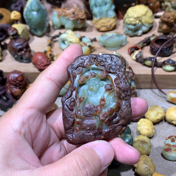 未镶嵌岫岩河磨玉（透闪石质玉）挂件