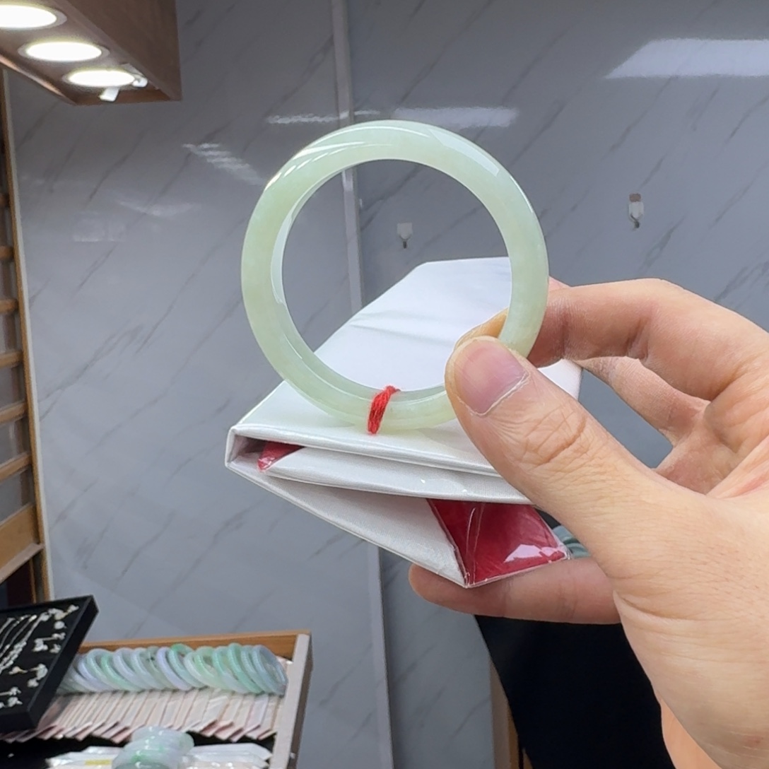 小***雅翡翠未镶嵌手镯翡翠