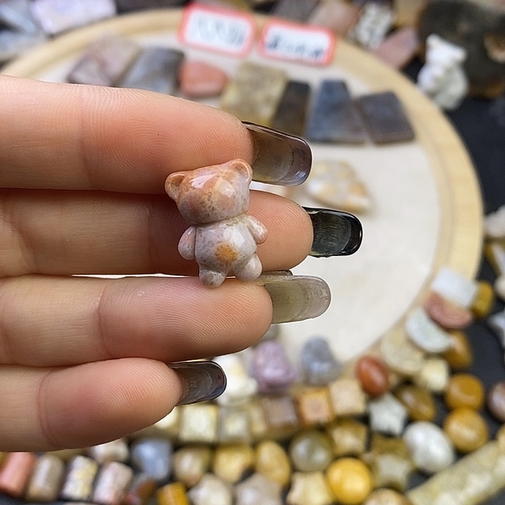 针钠钙石（海纹石）未镶嵌颈饰