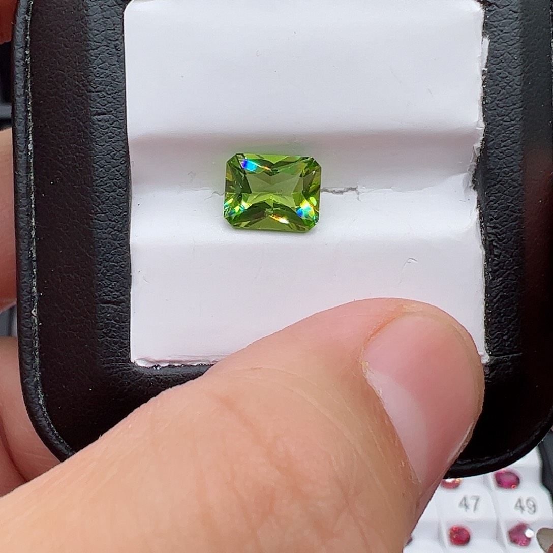 橄榄石2.41克拉雷迪恩裸石未镶嵌