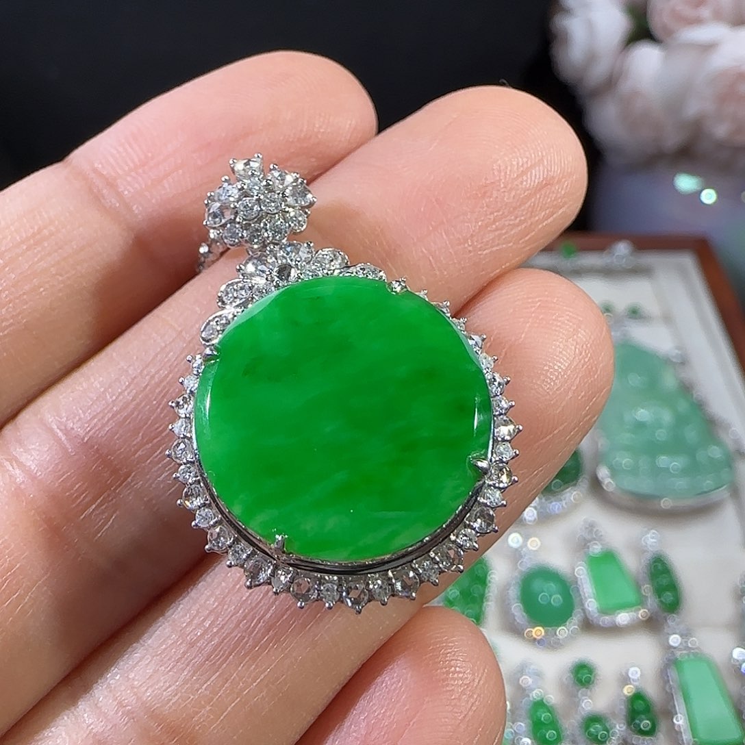 翡翠吊坠(不含链)18K金镶嵌