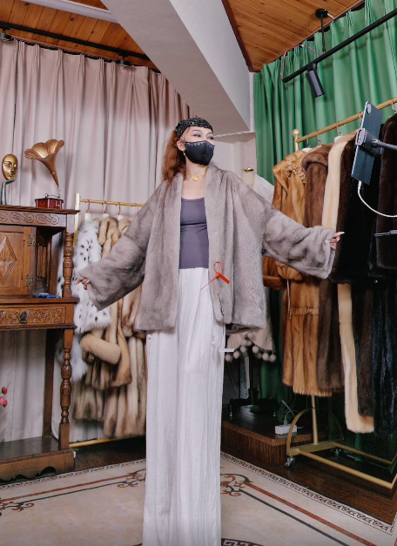 ZB80-87直播福利 年轻休闲进口短二银兰扩版V领肥袖中长款