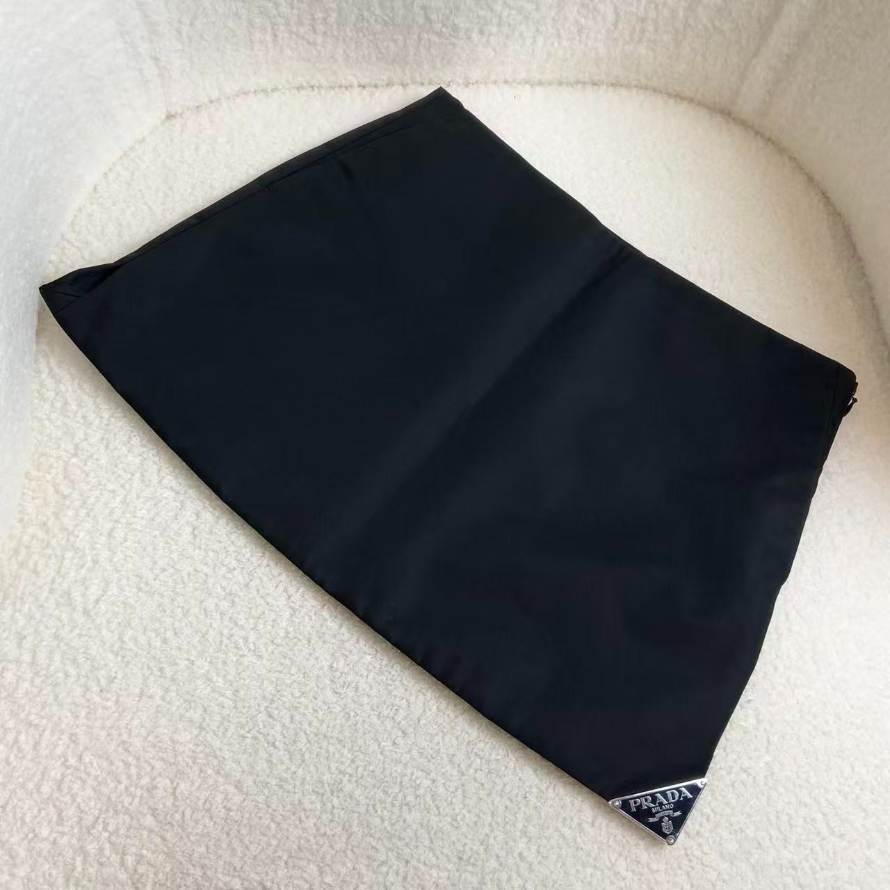 99新 Prada/普拉达 susu壹臻/黑色尼龙三角标短裙 38码 27429996