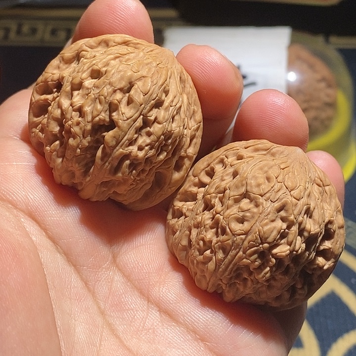 【闪购商品】文玩核桃吊坠绣球