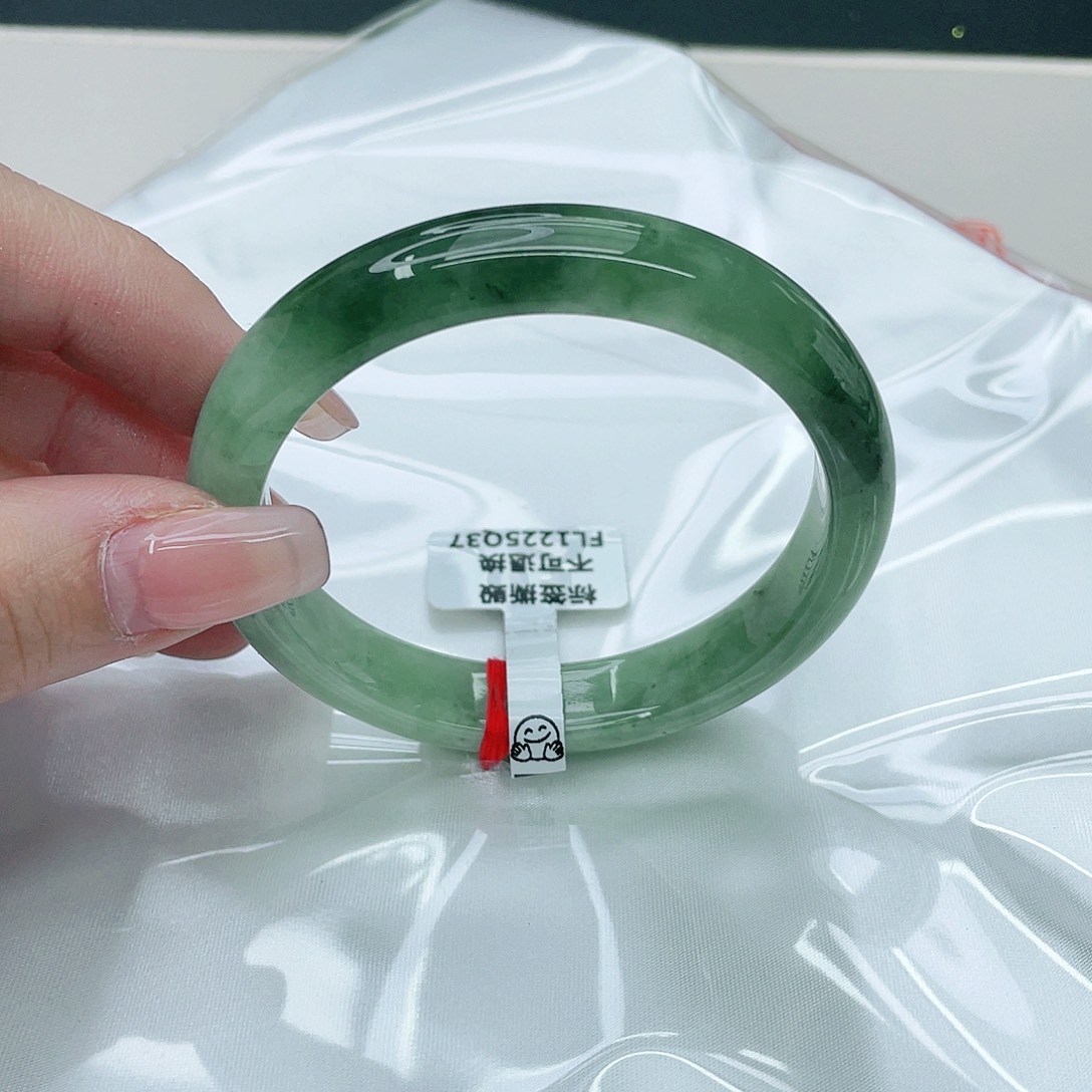 翡翠手镯未镶嵌正55.5