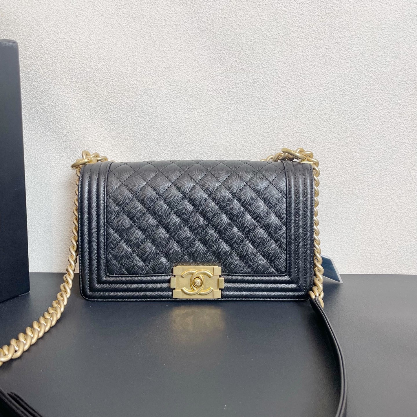 95新 Chanel/香奈儿 98新 奢总管/25年中号leboy包/芯片