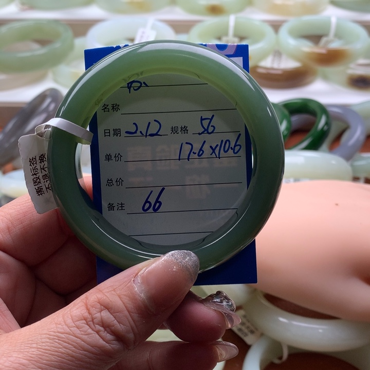 和田玉手镯未镶嵌苏*