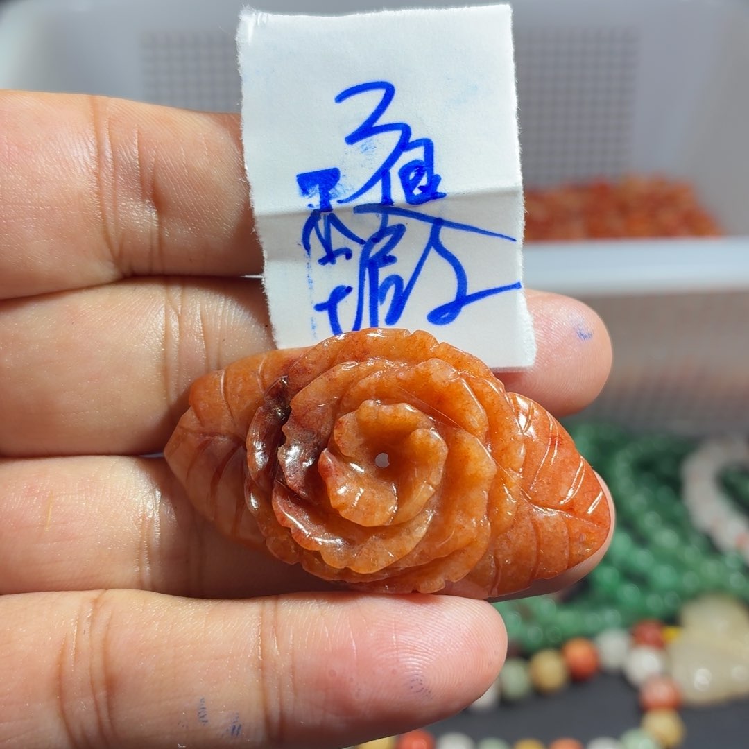 A***a石英质玉未镶嵌颈饰花