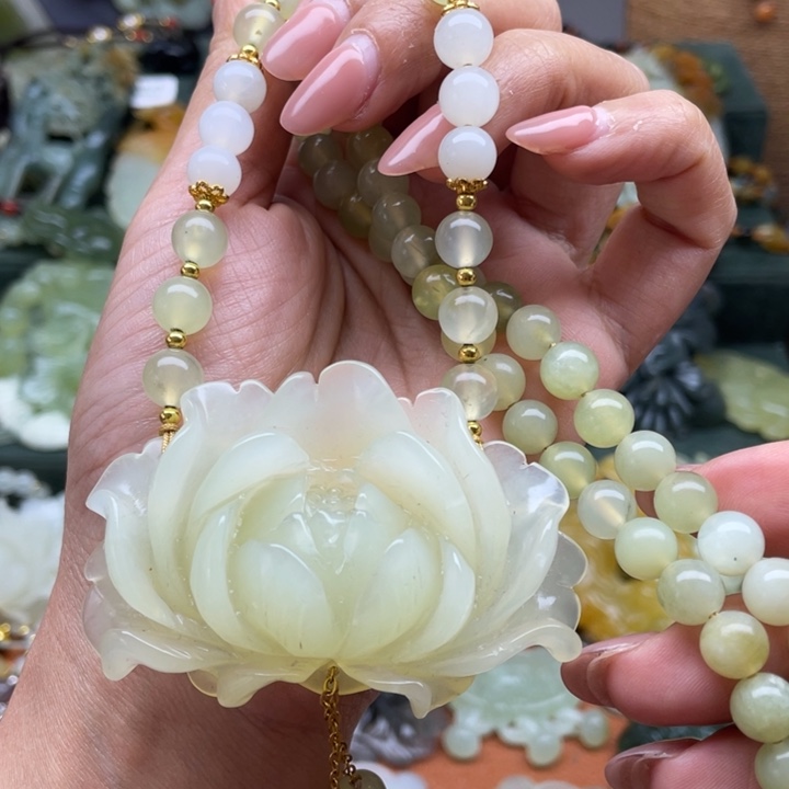 蛇纹石玉未镶嵌吊坠