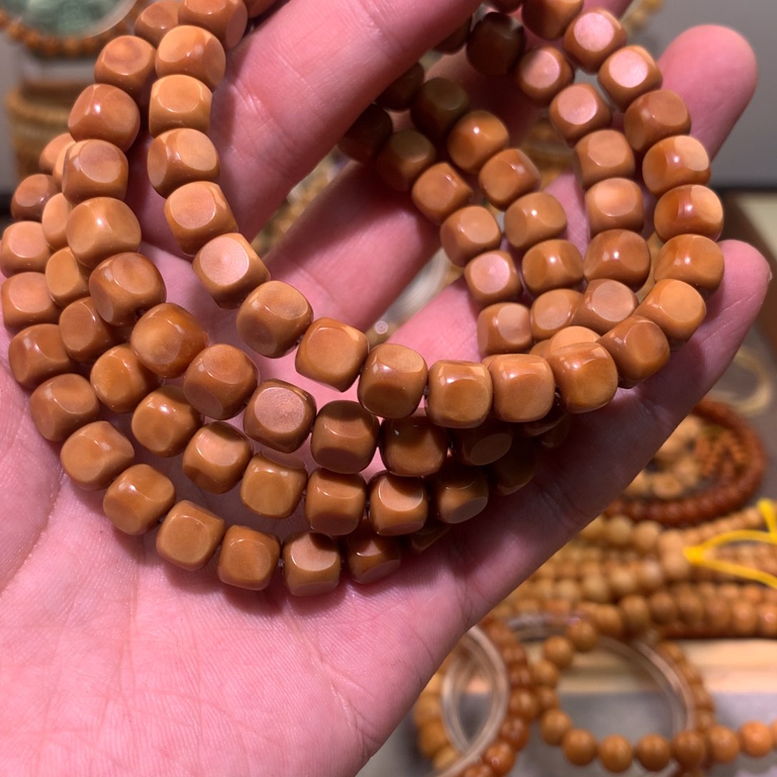 星月菩提吊坠8×7方糖单圈藏红老料