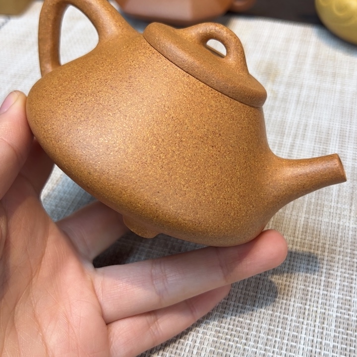 紫砂茶壶石瓢，容量200毫升，段泥