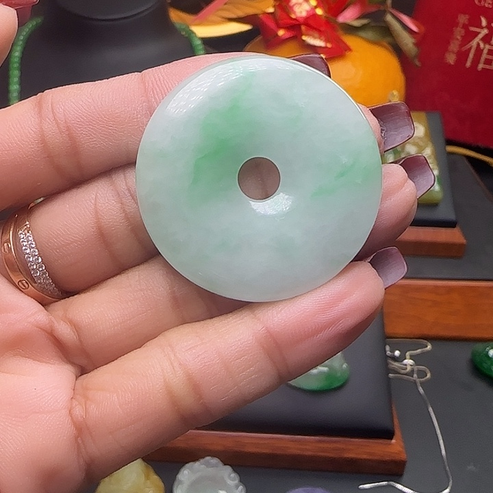 翡翠颈饰未镶嵌平安