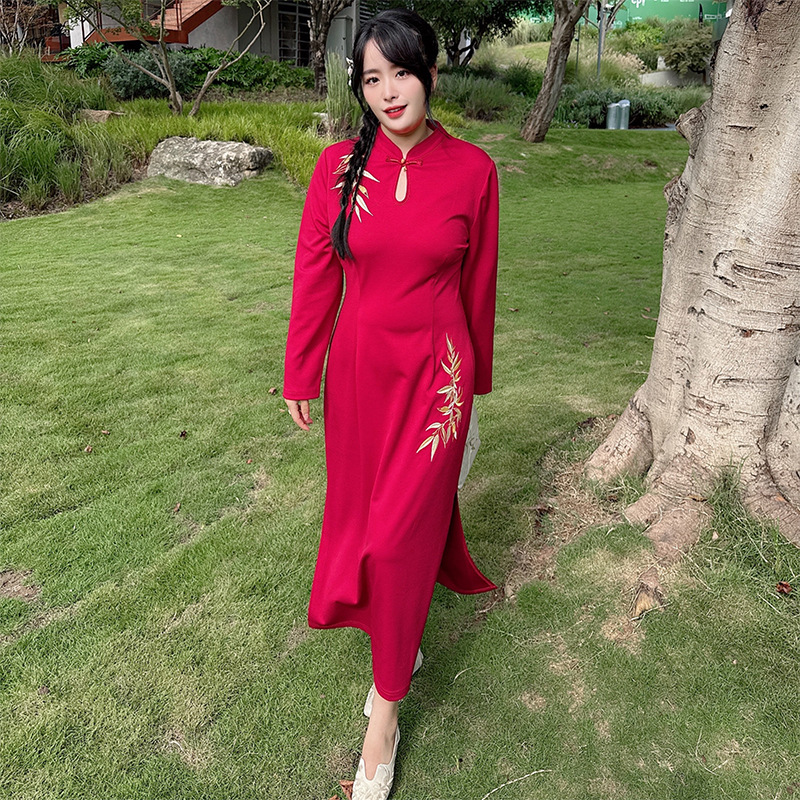 码加加51767新品红色喜庆竹叶刺绣大码连衣裙气质修身改良旗袍