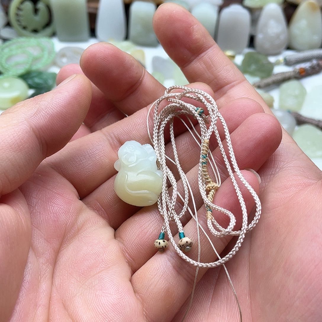 和田玉老鼠吊坠未镶嵌小**?