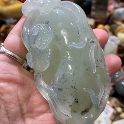 蛇纹石玉手把或挂件未镶嵌