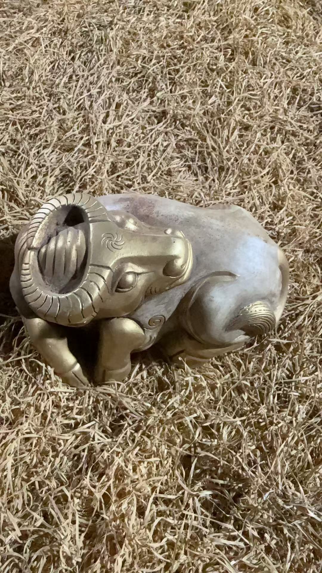 1个扁白色得炉子摆件链接