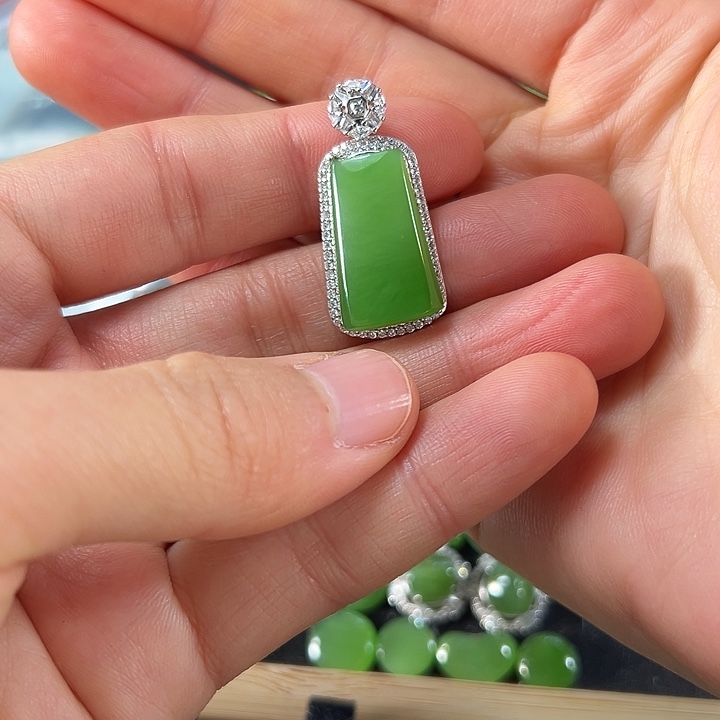 丰***箍和田玉未镶嵌颈饰